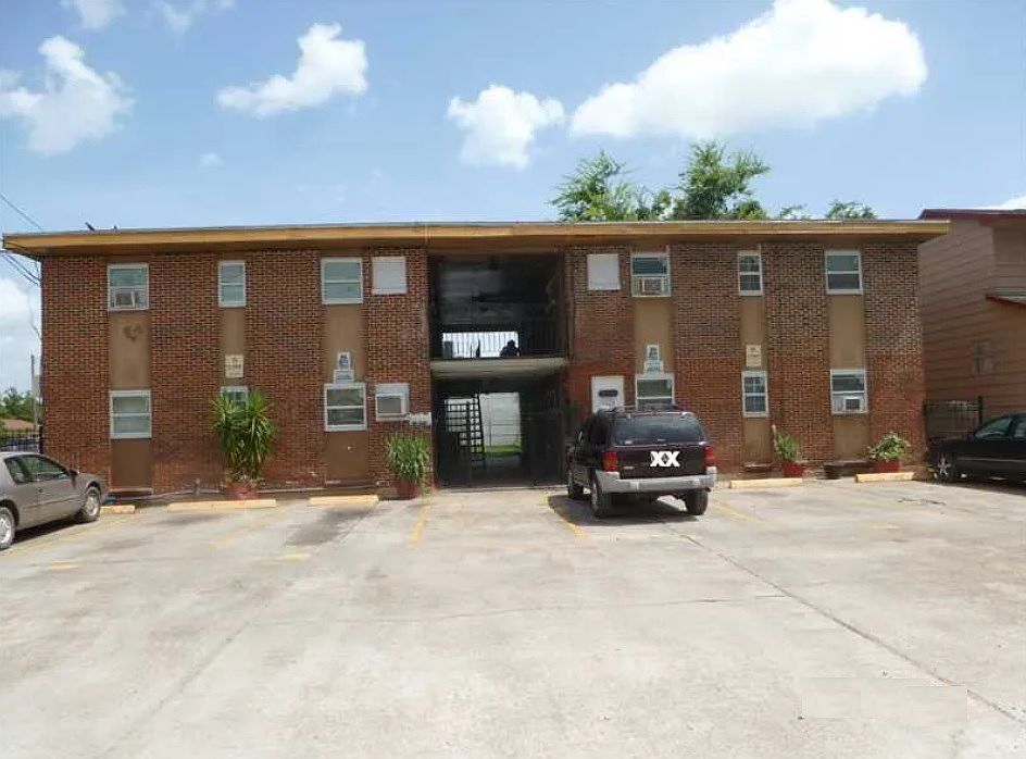 1st image of 1365 Elm St #7