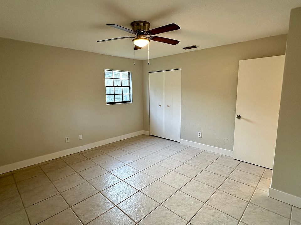 1st image of 907 Royal Oak Ct