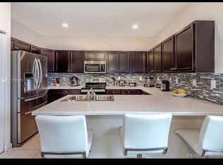 9351 W 32nd Ln, Hialeah, FL 33018