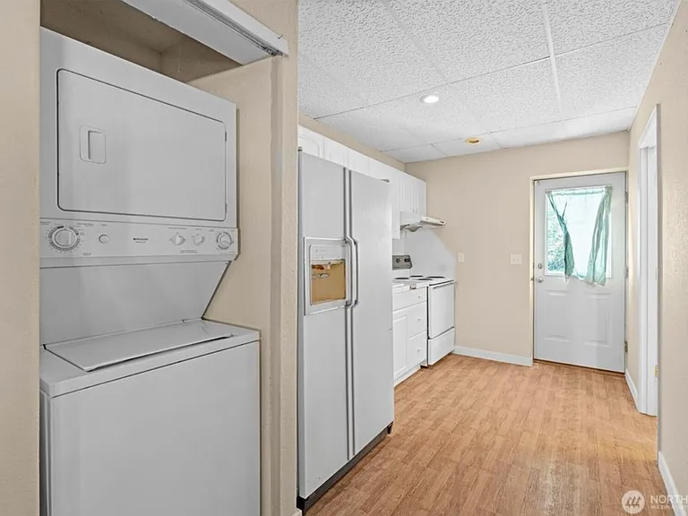 5225 Illahee Ln NE — Photo 3