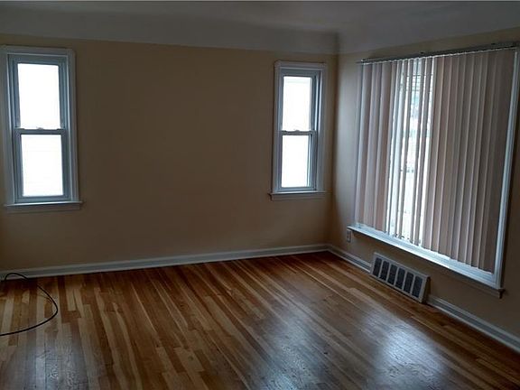 4th image of 6102 Forest Ave