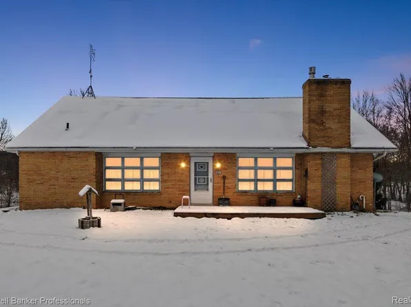 4423 McDowell Rd, Lapeer, MI 48446