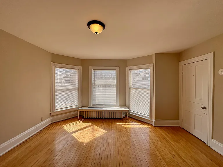2216 E Ivanhoe Apartments — Photo 3