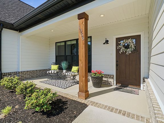3rd image of 1056 Malinda Ln