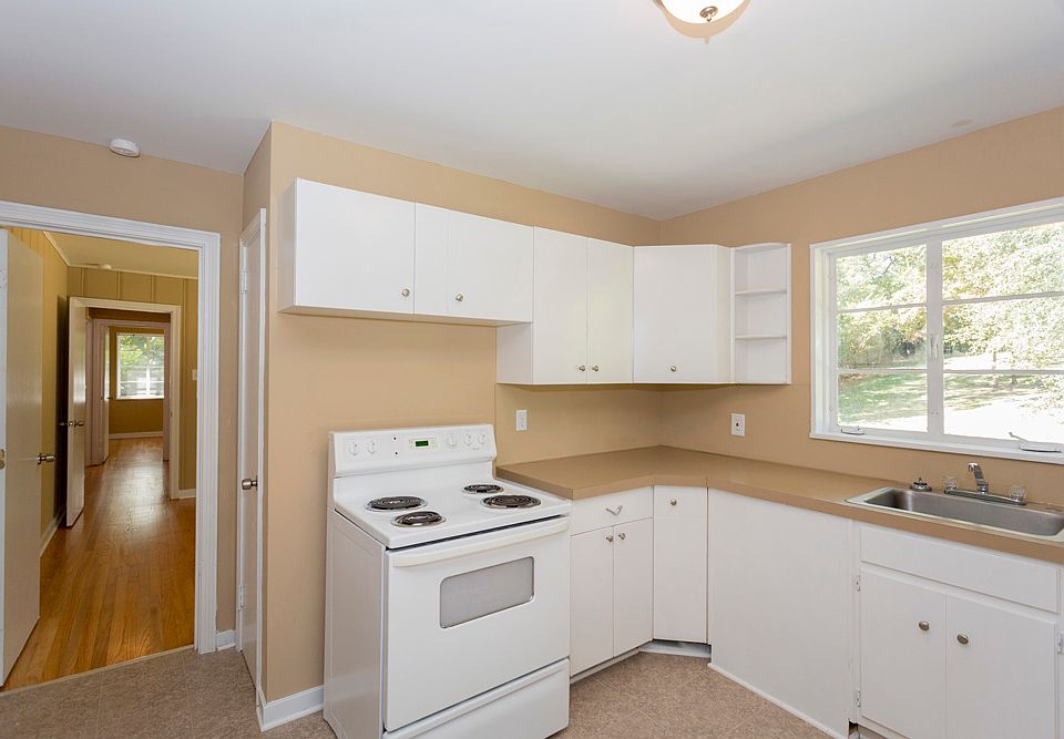 2nd image of 816 Nelson Dr