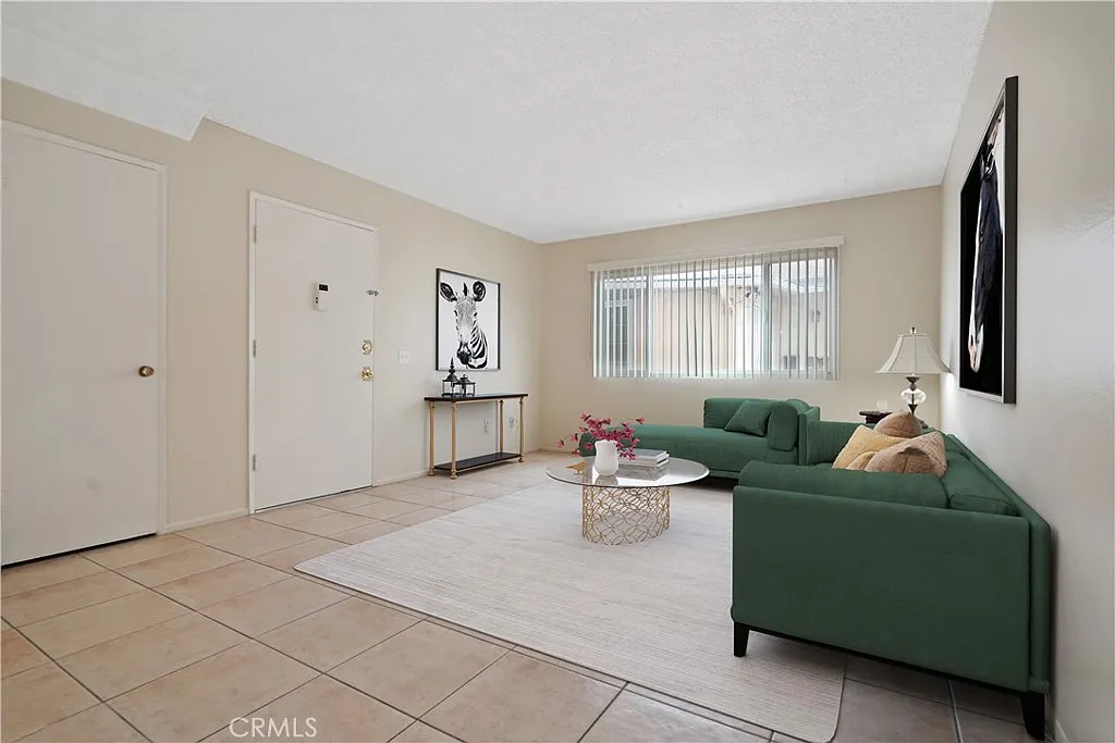 Building Photo - 22855 Vanowen St #2