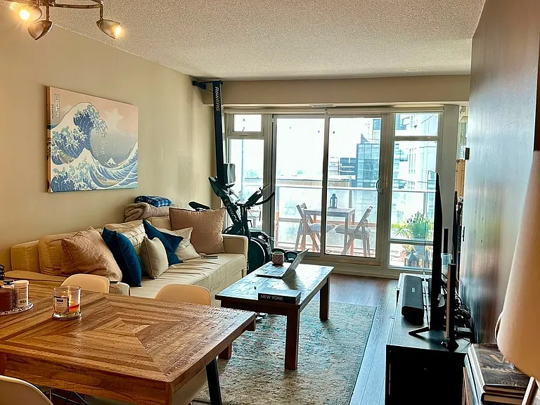 2191 Yonge St #804 — Photo 2