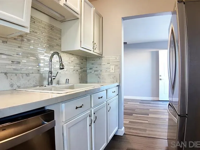 3934 1/2 Marine View Ave — Photo 8