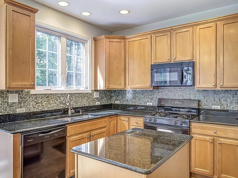 2103 Templeton Gap Dr — Photo 18