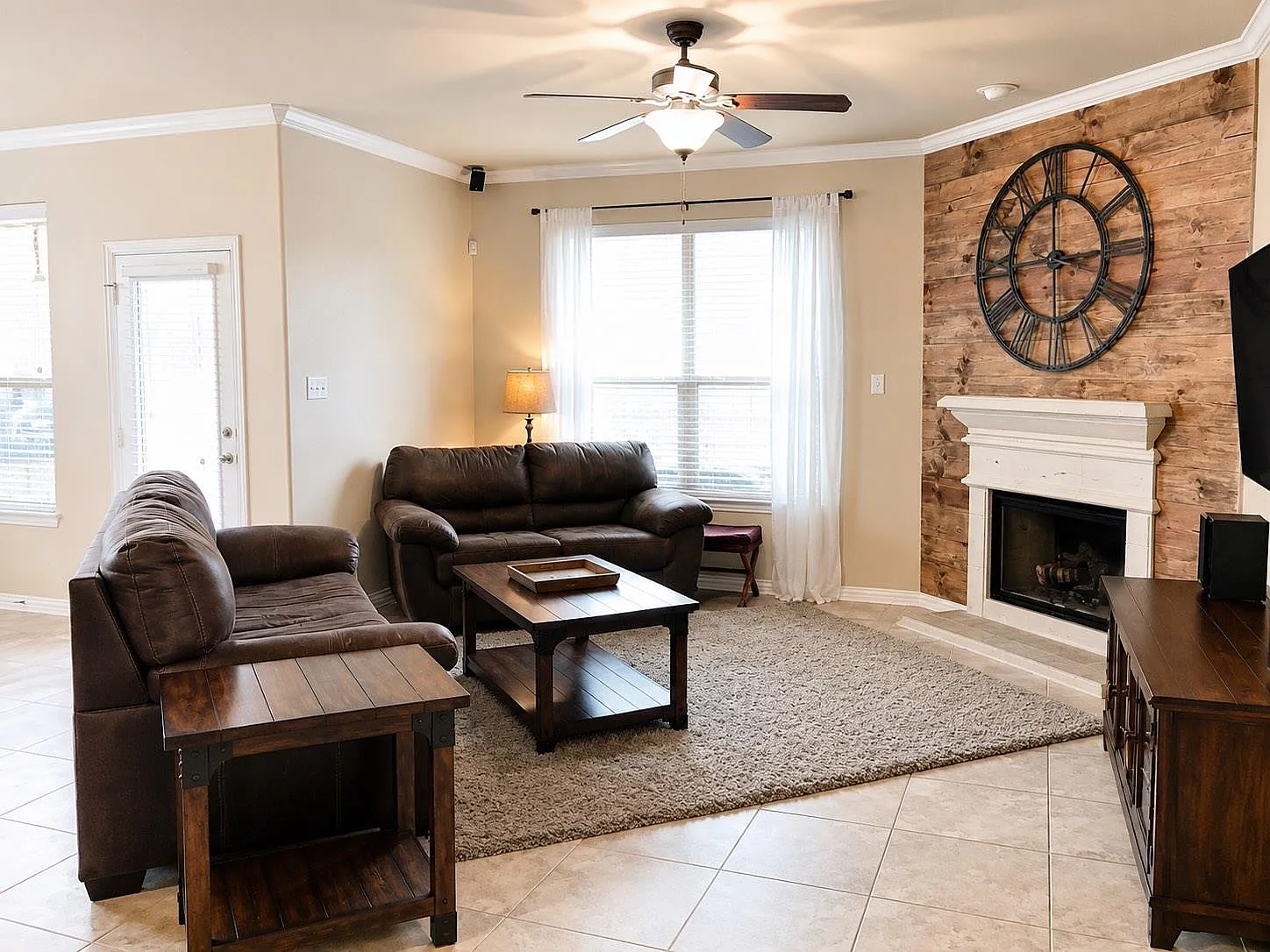 4 bed, 3.0 bath, 2208 sqft, $2,700 — Photo 4