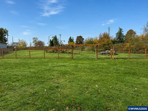 219 Columbia St, Jefferson, OR 97352