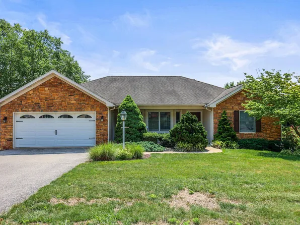 151 Overview Cir E, Red Lion, PA 17356