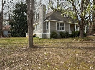 5608 Woods Walk Rd, Midlothian, VA 23112