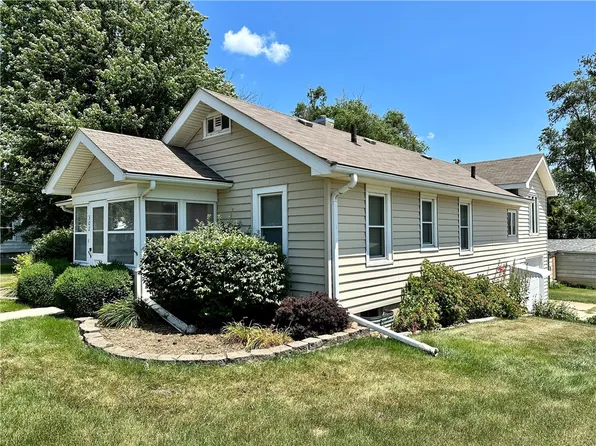 302 E 12th St N, Newton, IA 50208