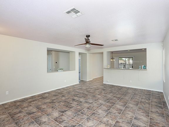 3rd image of 582 W Kingman Dr