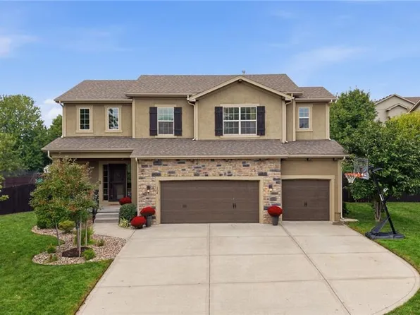 104 S Eastglen Dr, Raymore, MO 64083