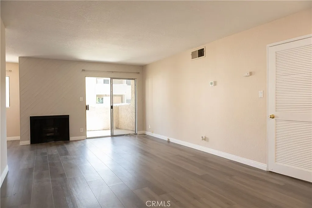 Building Photo - 2386 E Del Mar Blvd #203