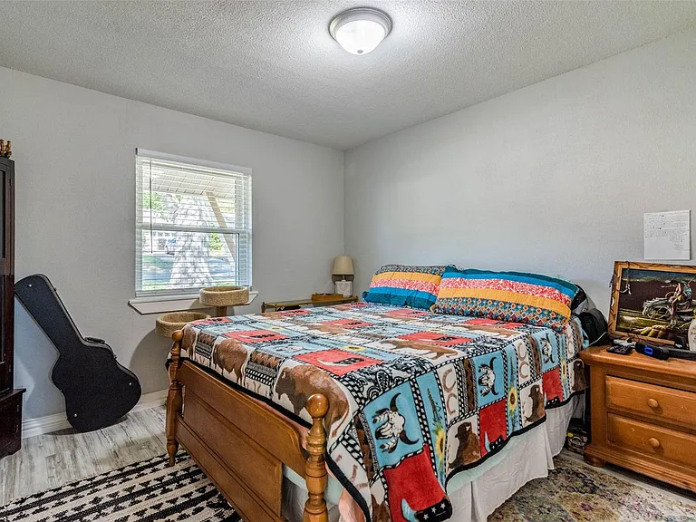 204 Ross Ave — Photo 9