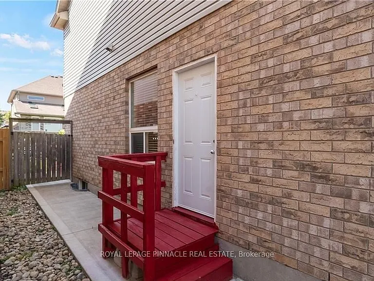 11 Frankfurt St #LOWER — Photo 2