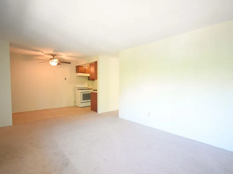 2122 Grand Ave S — Photo 11