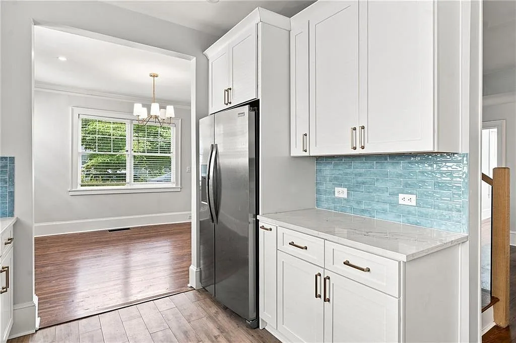 3 bed, 2.0 bath, 2500 sqft, $4,995 — Photo 3