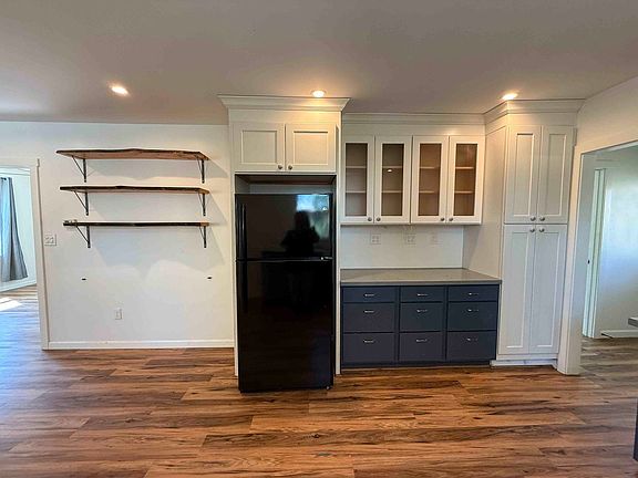 3rd image of 400 Todhunter Ave