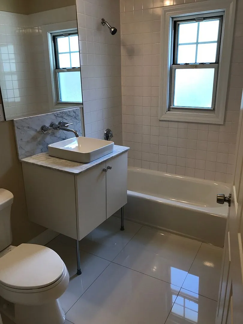 No Fee Luxury Duplex Near T W 2 Free Parking Spaces And No Broker Fee. Laundry In Unit, Central A... — Photo 3