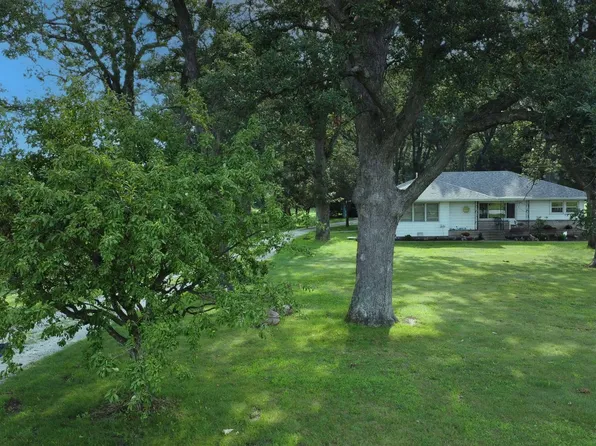 2214 N State Route 1, Watseka, IL 60970