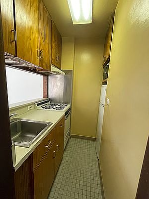2nd image of 770 W End Ave #4R