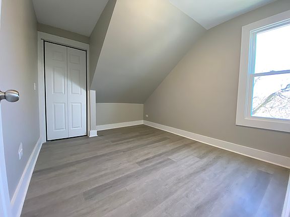 5th image of 1542 Victoria Ave #5