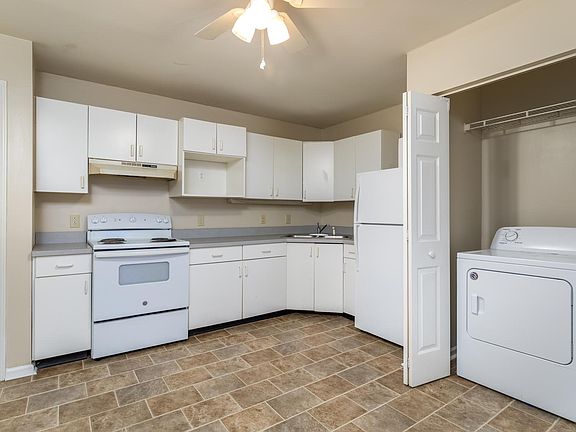 3rd image of 115 Sable Ave APT C