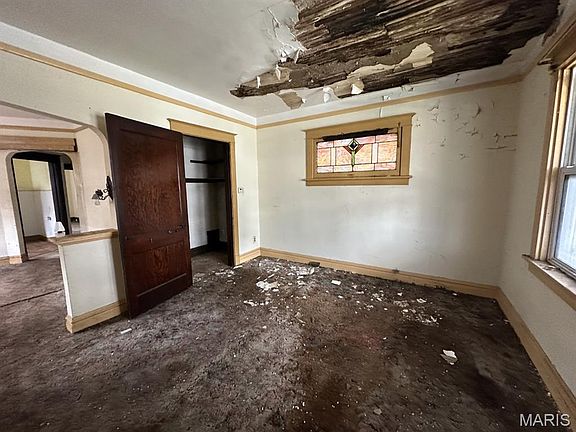 4th image of 4552 Arlington Ave