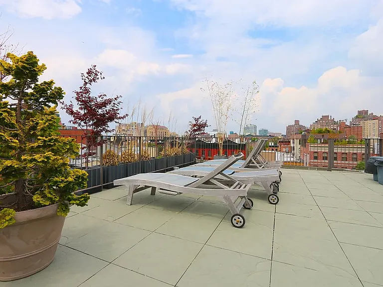 223 W 10th St #B — Photo 13