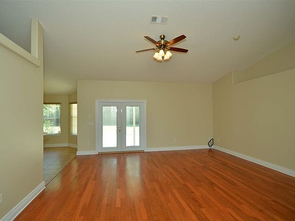 4th image of 1016 Adrian Way