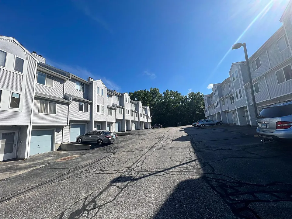 182 Stonefield Dr #5