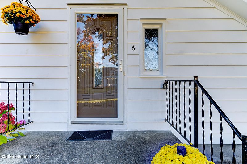 3rd image of 6 Colonial Drive