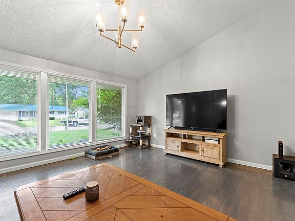5th image of 4037 Wedgewood Dr