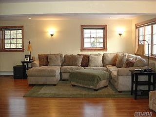 4th image of 10 Meadow Lark Dr