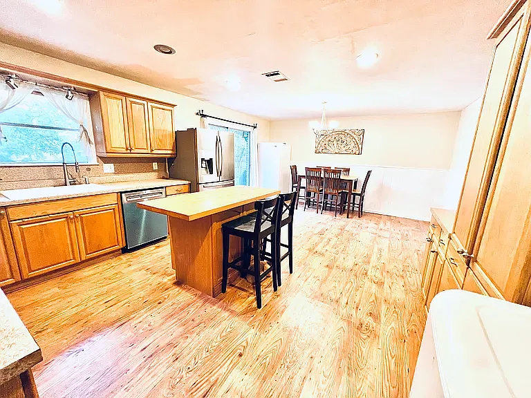 4 bed, 1450 sqft, $1,900 — Photo 4