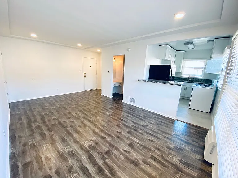 1801 N. Garfield Pl — Photo 4