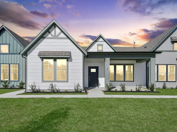 409 Legacy Point Dr #B, Sealy, TX 77474