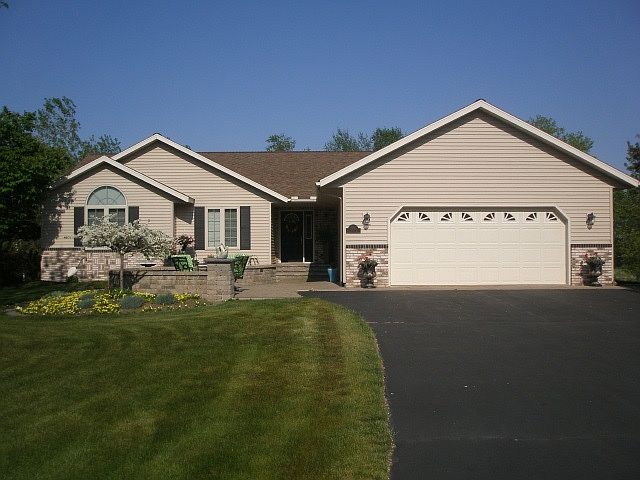 1st image of 151065 Strawberry Ln