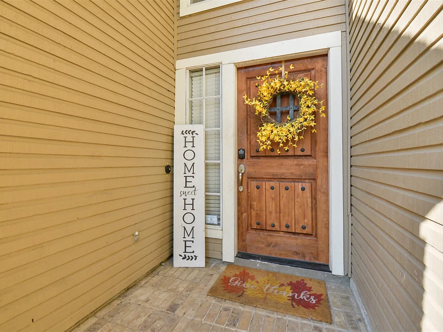 4 bed, 2.5 bath, 2450 sqft, $3,000 — Photo 3