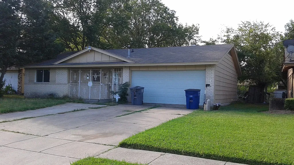 3 bed, 1083 sqft, $1,650 — Photo 1