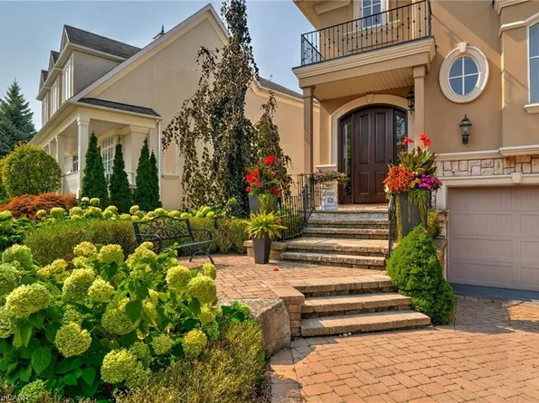 2214 Hampstead Rd, Oakville, ON L6H 6Y9