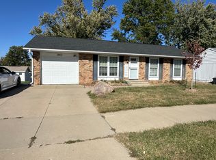 2802 33rd Ave SW, Cedar Rapids, IA 52404