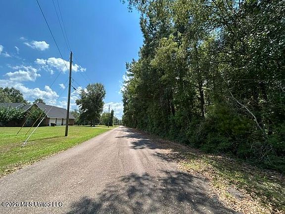 3rd image of Carter Ln