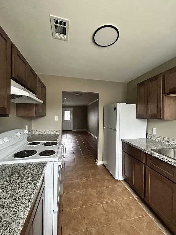 1312 Jasper Ave — Photo 3