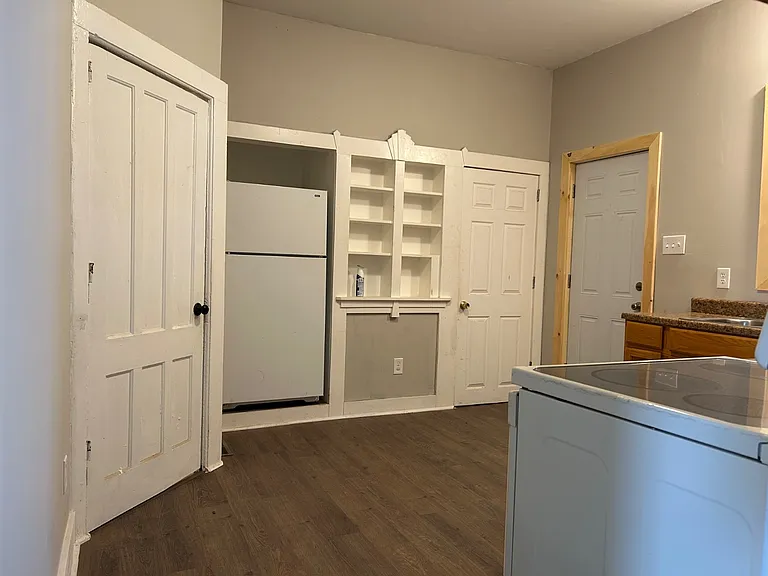 114 S Melcher St — Photo 14