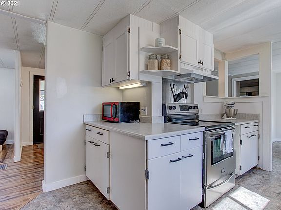 4th image of 305 W Humphrey St